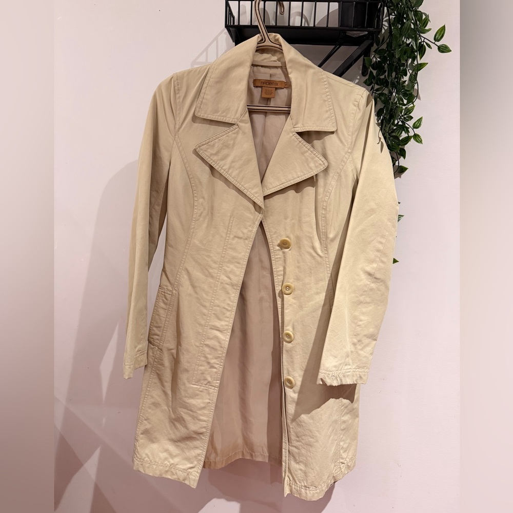 Arden B Beige Women’s Trench Coat. Size XS.
